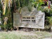 Colinas de Lagunita Sur, Terreno con 3 casas
