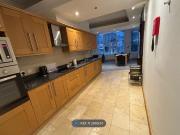 College Green, Bristol BS1, 3 bed flat to rent, £3,400...