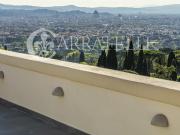Colline di Firenze, appartamento su due livelli dal...