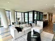 A Prestigious Collins Arch Residence on Collins Street