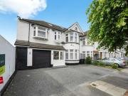 Collinwood Gardens, Clayhall, 7 Bedroom End