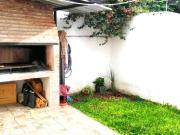 Colon y Riobamba. Casa 2 dormitorios. COCHERA. jardin....