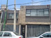 COLONIA ELECTRICISTAS. CASA ILUMINADA Y CON BUENOS ESPACIOS