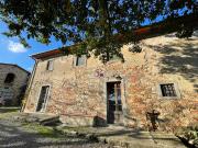 COLONICA in VENDITA a CARMIGNANO di 16 vani