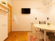 Colourful double bedroom in Sant Gervasi Galvany