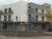 com 200m2 de área bruta com acesso interno á cave...