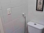 Com 2 suítes bem distribuídas, corredor lateral que...