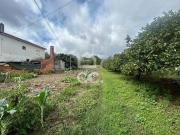 com 900 m2 para construção de uma moradia, localizado a...