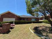 Comfortable 4 bedroom home, ready for your family!