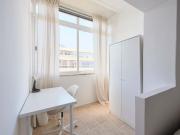 Comfortable bedroom in a 5 bedroom apartment in Rua...