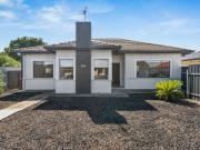 Comfortable & Contemporary Family Living