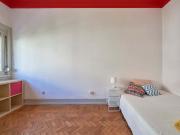 Comfortable double bedroom in Alameda Room 2