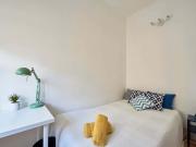 Comfortable double bedroom in Marquês de Pombal Room 2