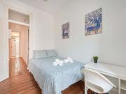 Comfortable double bedroom with balcony in a 3 bedroom...