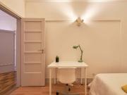 Comfortable double interior bedroom in Marquês de Pombal...