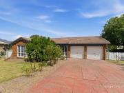 Comfortable Family Living in a Convenient Armidale Location