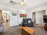 Comfortable Family Living in a Convenient Para Hills...