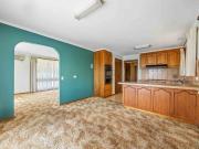 Comfortable Family Living in Quiet Court