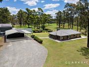 COMFORTABLE FAMILY LIVING WITH A RELAXED COUNTRY FEEL!