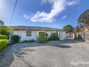 Comfortable Family Living with Double Garage & Easy...