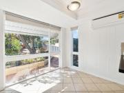 Comfortable & Low Maintenance Living in Prime Craigie...