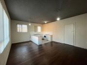 Comfortable Modern Style Unit close to CBD