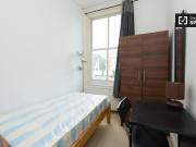Comfortable room in flat in Shepherds Bush, London