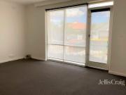 Comfortable Two Bedroom Apartment in Prime Location