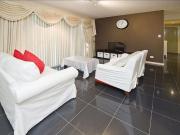 COMFORTABLE URBAN LIVING AT THE COSMOPOLITAN BUILDING