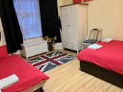 Comfy room in friendly Home share Has a Place