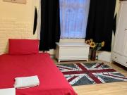 Comfy room in friendly Home share Has a Place