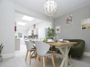 Comfy single bedroom ensuite near the East Acton tube...
