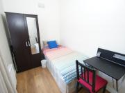 Comfy single bedroom in a student house, in Ealing Has a...
