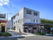 Commercial Suite in Vibrant Gordon Location!