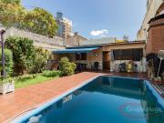 Cómoda casa con jardín, piscina y fondo