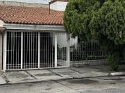 COMODA CASA CON RECAMARAS EN PLANTA BAJA EXCELENTE UBICACION