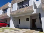 COMODA CASA EN VENTA EN LOMAS DE ANGELOPOLIS