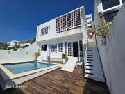 COMODA, FUNCIONAL Y MODERNA CASA, BIEN UBICADA DENTRO...