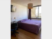 Cómoda habitación amoblada con baño compartido