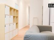 Cómoda habitación con armario independiente en...