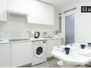 Cómoda habitación con cama doble en alquiler en Chamartín
