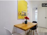 Cómoda habitación con cama individual en alquiler en...