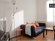 Cómoda habitación con escritorio en piso compartido,...