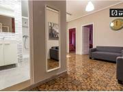 Cómoda habitación con llave independiente en un...