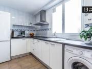 Cómoda habitación con patio interior con vista a la...