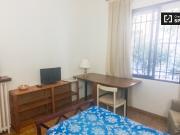 Cómoda habitación en apartamento de 4 dormitorios en...