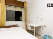 Cómoda habitación en apartamento de 5 dormitorios en...