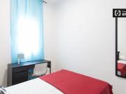 Cómoda habitación en apartamento de 7 dormitorios,...