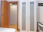 Cómoda habitación en piso de 5 habitaciones con...