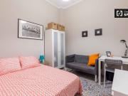 Cómoda habitación en piso de 6 habitaciones, Eixample,...